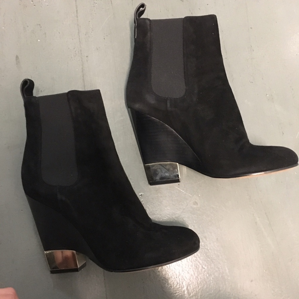 Givenchy Chelsea Boots - Picture 4 of 8